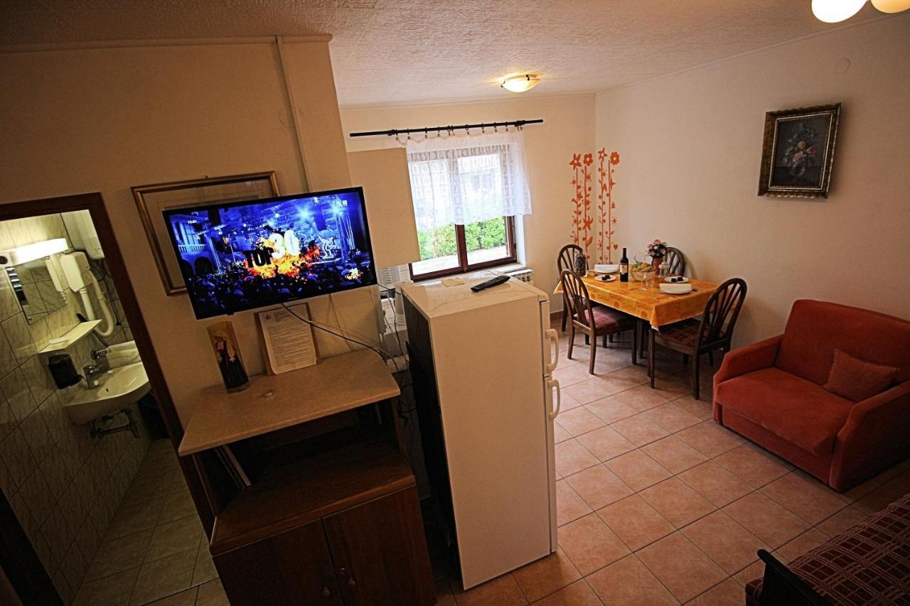 Guesthouse Marija โนวีวีโนดอลสกี ภายนอก รูปภาพ